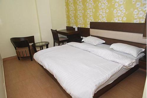 Hotel Crown Royale Dehradun Habitación foto